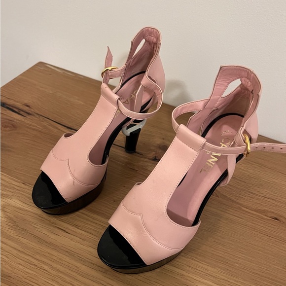 Chanel Platform Heel - Picture 2 of 6